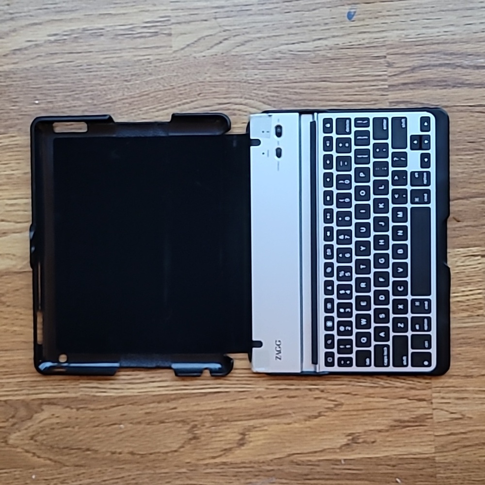 Zagg Folio Bluetooth Keyboard for iPad 2nd/ 3rd/4th Gen Carbon Fiber Black EUC